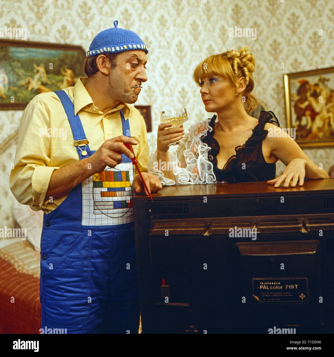 Nonstop nonsens, Comedyserie, Deutschland 1975 - 1980, Regie : Heinz Liesendahl, Folge : 'Didi versucht sich als ...Fernsehmonteur', acteurs : Dieter Hallervorden, Rotraud Schindler Banque D'Images