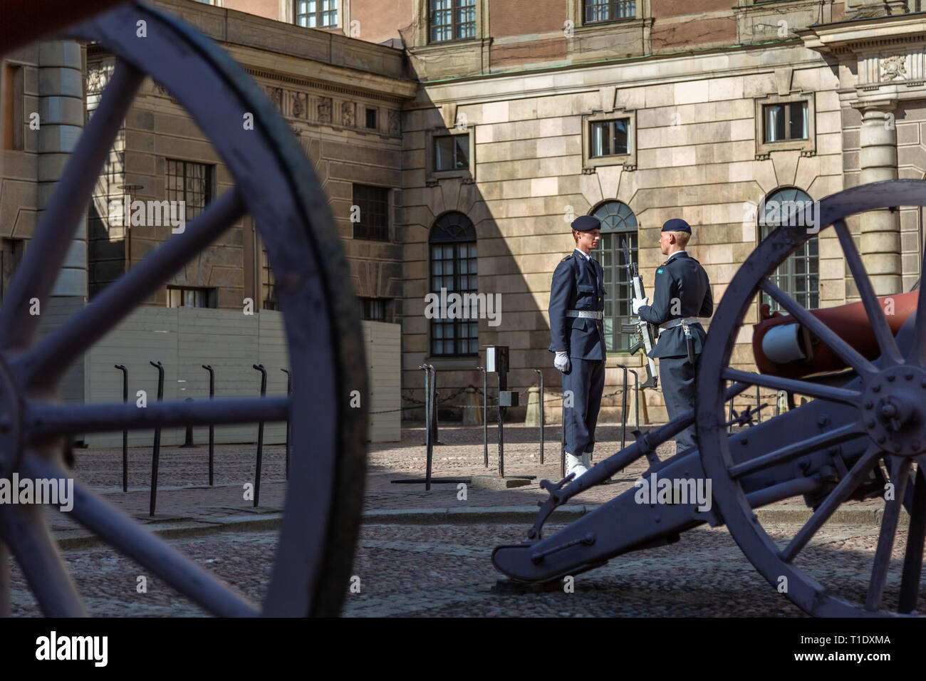 Stockholm, Suède - Juin 2016 : changement de la garde royale Guardsman près du Palais royal suédois Banque D'Images