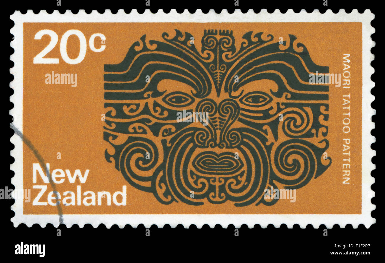 Nouvelle Zélande - circa 1971 : timbre imprimé dans la Nouvelle Zélande montre motif tatouage Maori, vers 1971 Banque D'Images