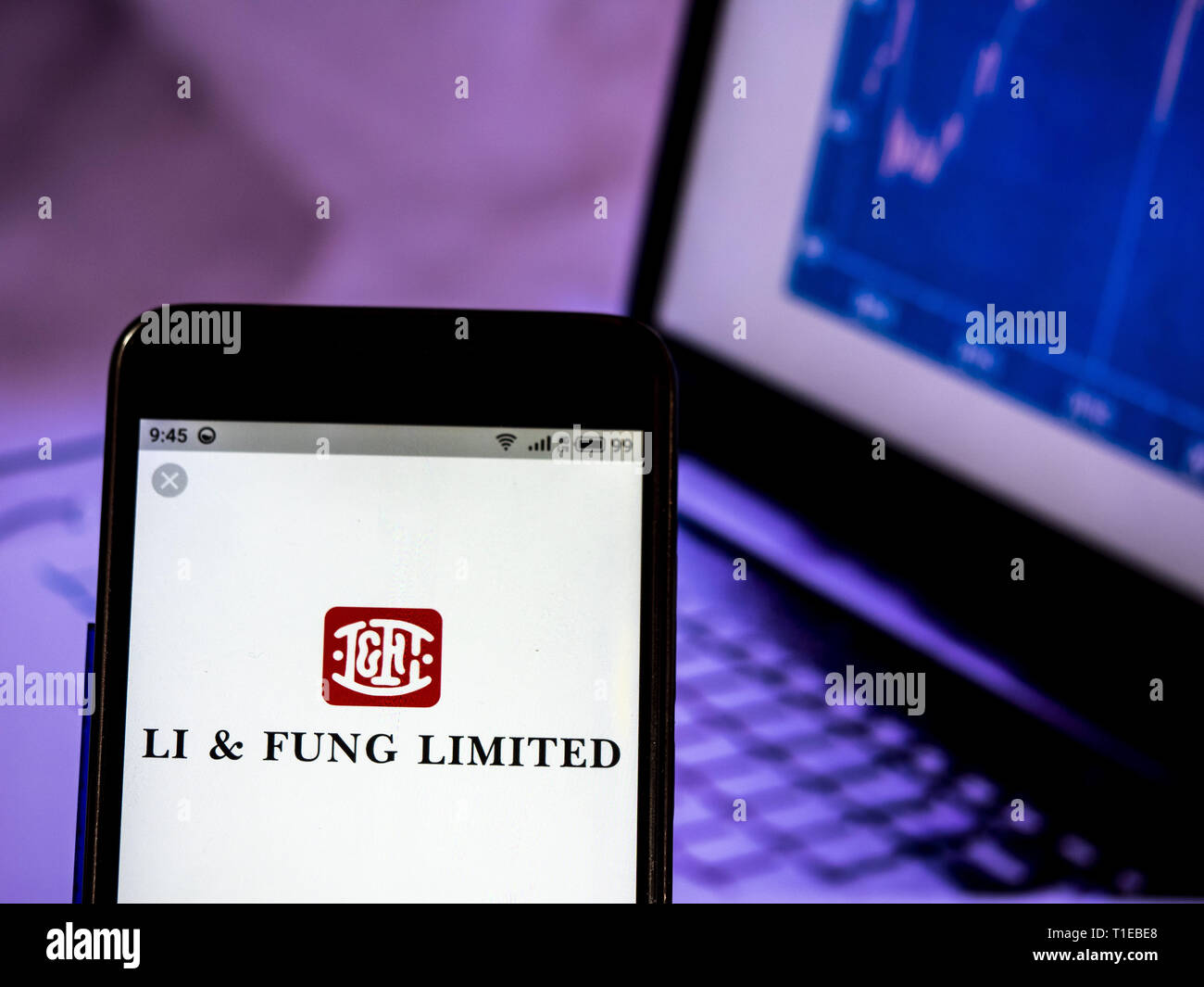 L'Ukraine. Mar 25, 2019. IIn cette photo illustration a Li & Fung vu le logo affiché sur un téléphone intelligent. Crédit : Igor Golovniov SOPA/Images/ZUMA/Alamy Fil Live News Banque D'Images