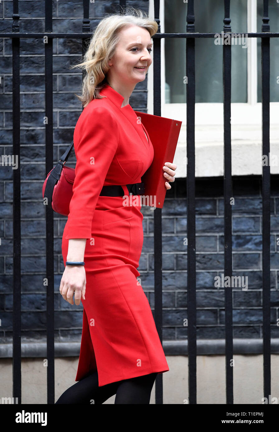 Londres, Royaume-Uni. Mar 26, 2019. Réunion du Cabinet. Les membres du gouvernement du Theresa peut assister à la réunion hebdomadaire du Cabinet à l'intérieur Numéro 10 Downing Street. Elizabeth Truss, député Secrétaire en chef au Trésor laissant numéro 10. Photo par : andrew parsons/Alamy Live News Banque D'Images
