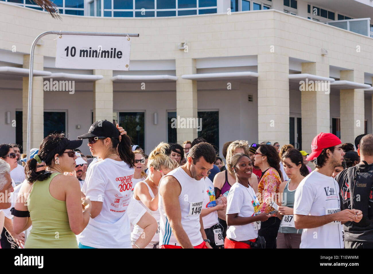 Miami Beach Florida,Ocean Drive,South Pointe 5K Run,avantage,charité,coureurs,course,compétition,ligne de départ,femme femme femmes,homme hommes,multi ethnique,BL Banque D'Images