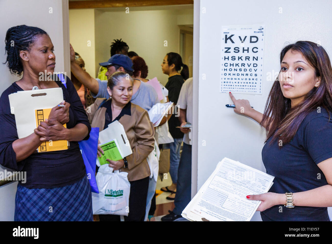 Miami Florida,Liberty City,Jessie Trice Community Health Centre,foire,soins gratuits,examen,bénévoles bénévoles bénévoles bénévoles travailleurs du travail,travail d'équipe wor Banque D'Images