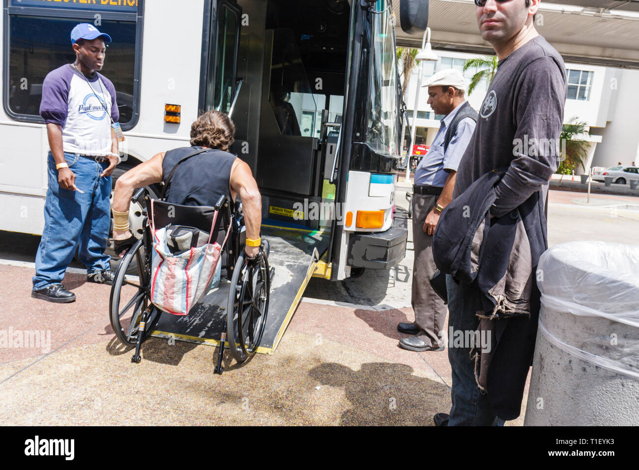 Miami Florida,Omni Station,Metrobus,bus,bus,bus,transport en commun,accessibilité,handicapés,fauteuil roulant,rampe,Black Blacks Africains, Banque D'Images