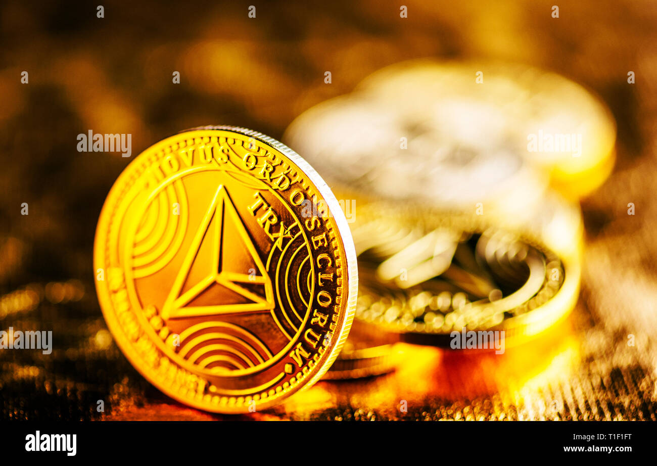 Tron, TRX, crypto-monnaie, pièce de symbole, espace réservé visuel pour la  monnaie numérique, blockchain, cours boursiers Photo Stock - Alamy