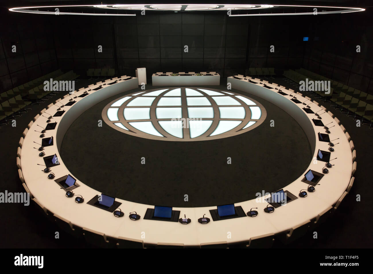 Chairs circle meeting table room Banque de photographies et d’images à