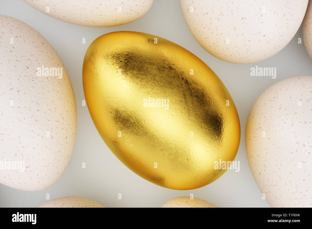 Seul oeuf d'or autour des œufs blancs, concept de l'individualité, l'exclusivité et la réussite dans la vie. Oeufs d'Unique. Œuf d'or vue d'en haut. Symbole de la maison de vacances Banque D'Images