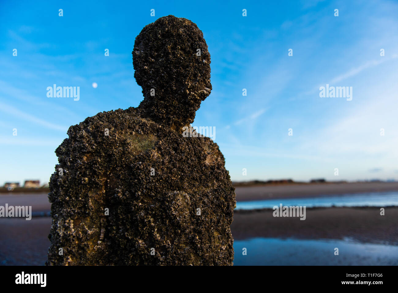Un autre endroit par Antony Gormley à Crosby Beach, Liverpool Banque D'Images