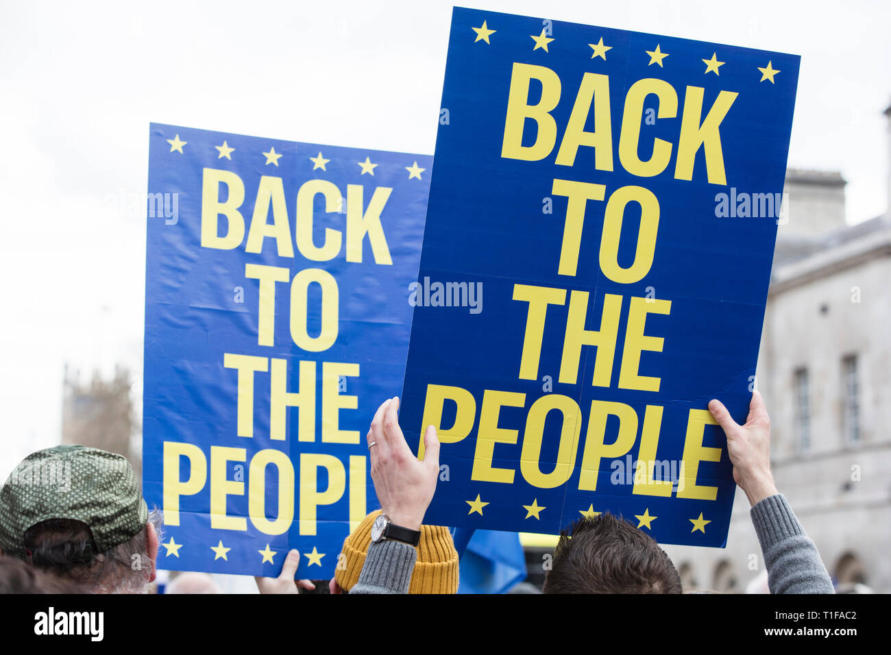 Retour à la politique des gens Brexit bannière lors d'une manifestation à Londres Banque D'Images