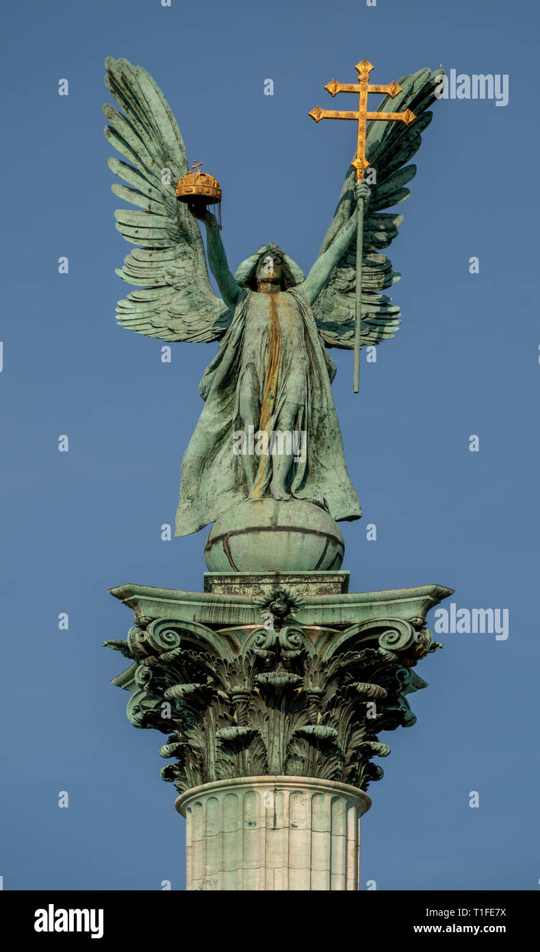 Sculpture de Gabriel archange à Budapest Banque D'Images