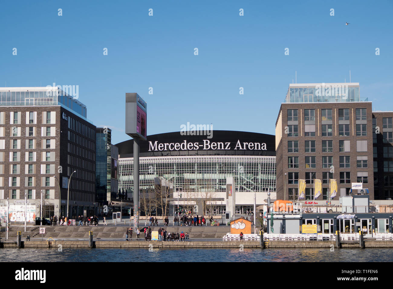 Mercedes Benz Arena sur la Spree à Berlin Allemagne Banque D'Images