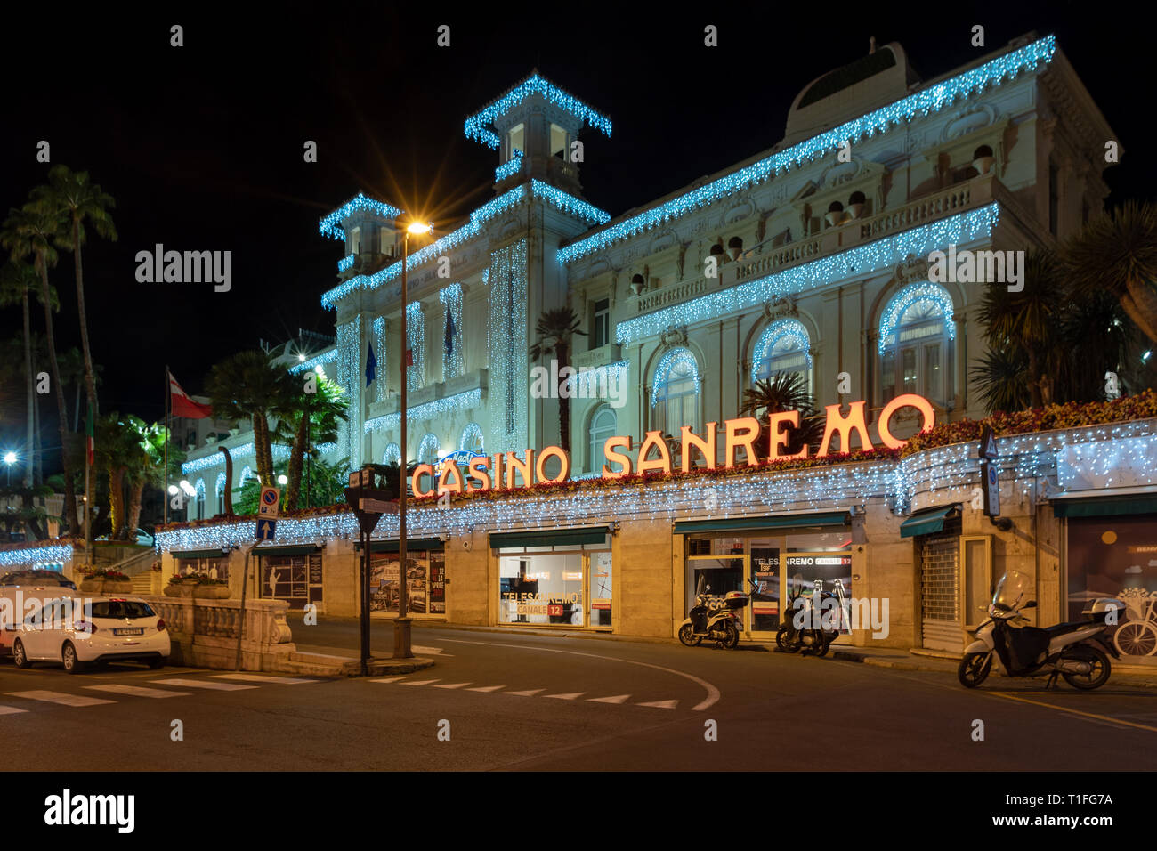 Vue de la façade de nuit du Casino municipale de San Remo, Italie Banque D'Images