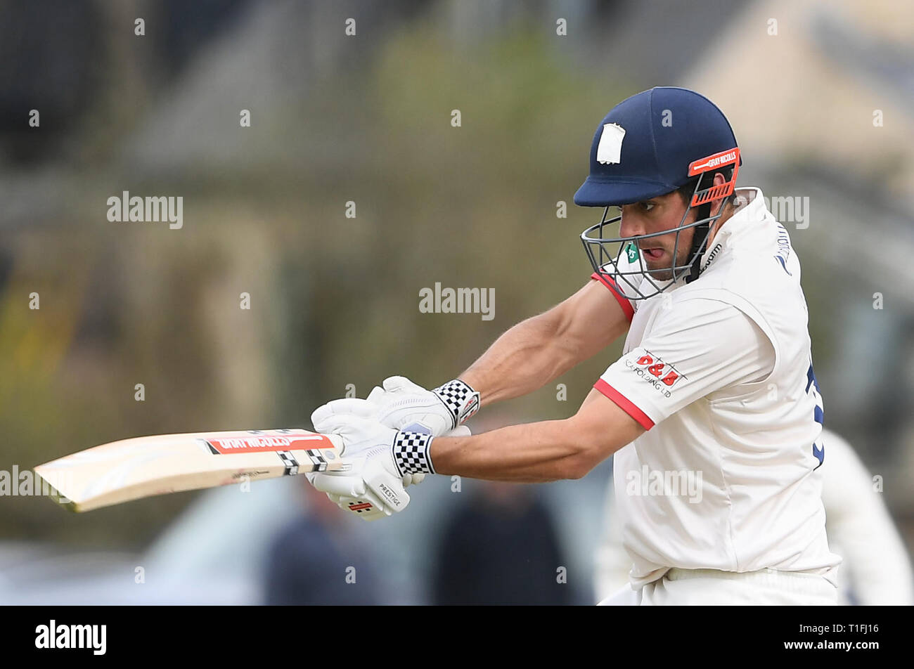 L'Essex Sir Alastair Cook en action au cours de la première journée de la première classe match à Fenner's, Cambridge. Banque D'Images