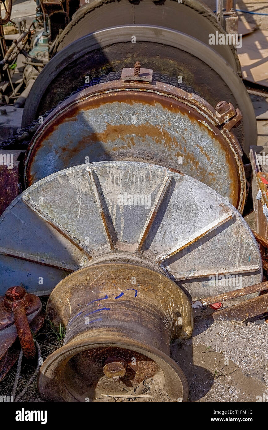 Chantier naval navires windlass sur terrain pour la réparation et l'entretien. Image isolée. Banque D'Images