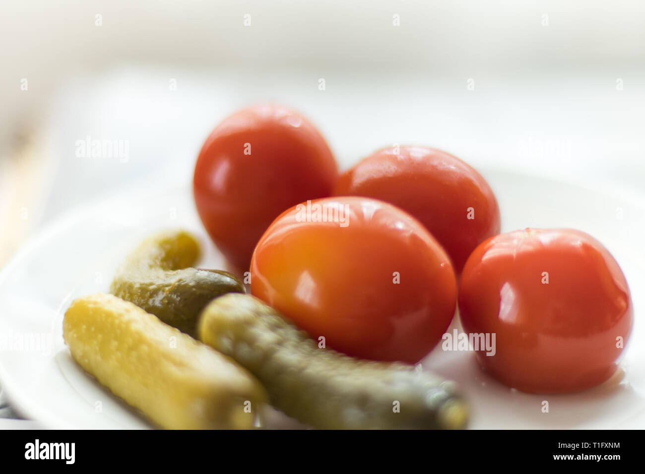 Légumes marinés, concombres et tomates Banque D'Images