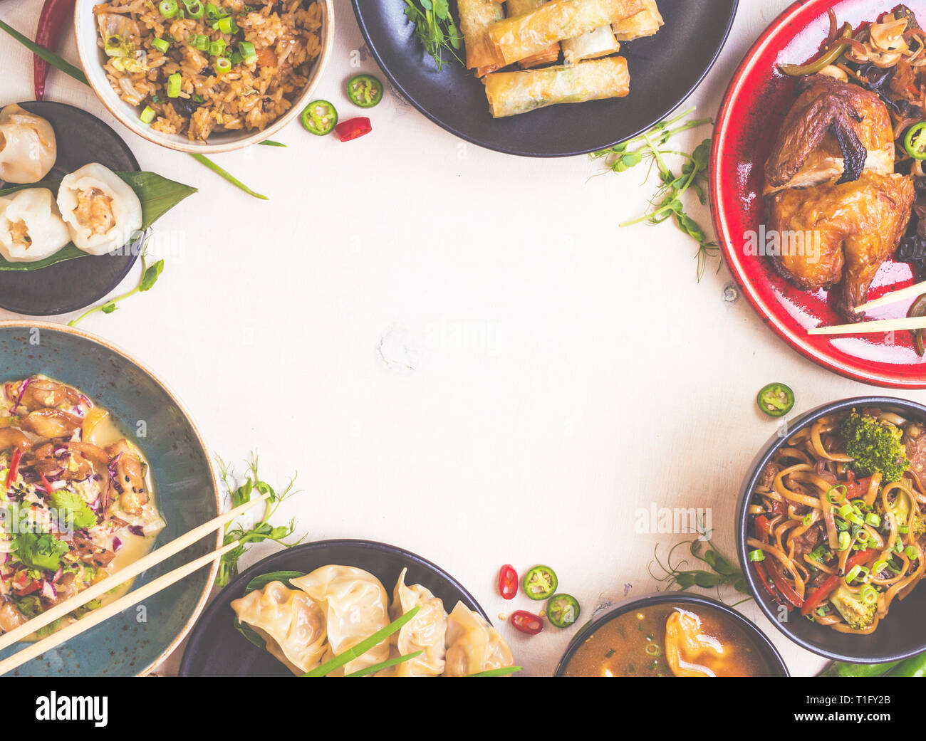 La nourriture chinoise fond blanc Banque D'Images