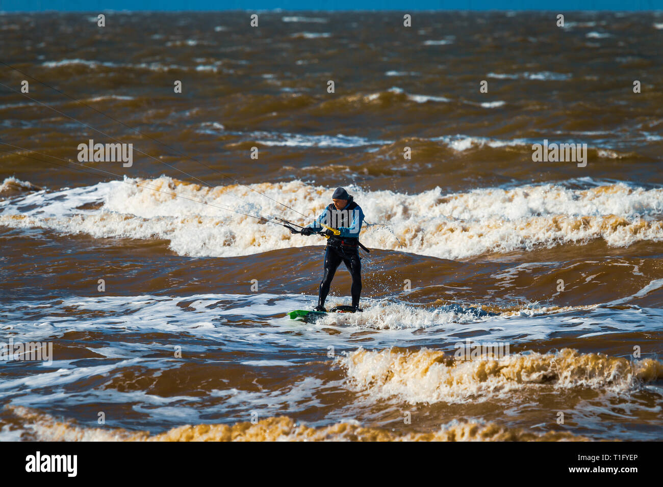 Kite surfeurs Hoylake Banque D'Images