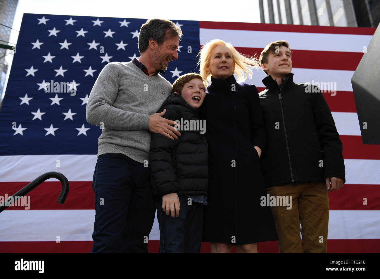 Le candidat démocrate à la Sénatrice Kirsten Gillibrand et famille organiser un lancement de campagne à la tour Trump International le 24 mars 2019 à New Yo Banque D'Images