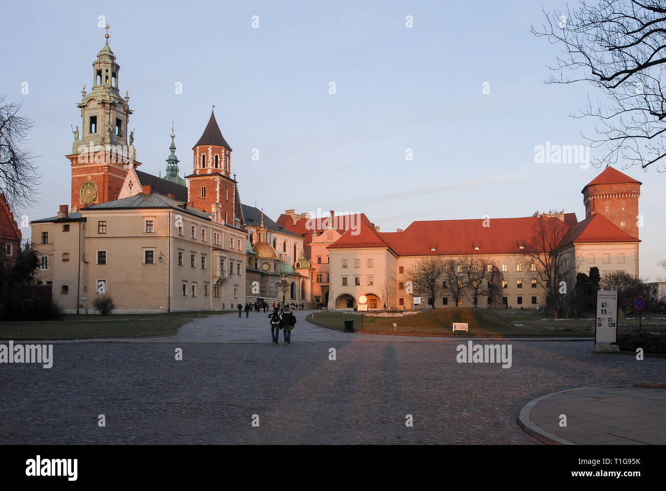 Consigner vos bagages Royal gothique Basilique des Saints Stanislas et Venceslas, site de la Fédération polonaise de couronnement des monarques, en gothique Renaissance Château Royal de Wawel numéro Cas Banque D'Images