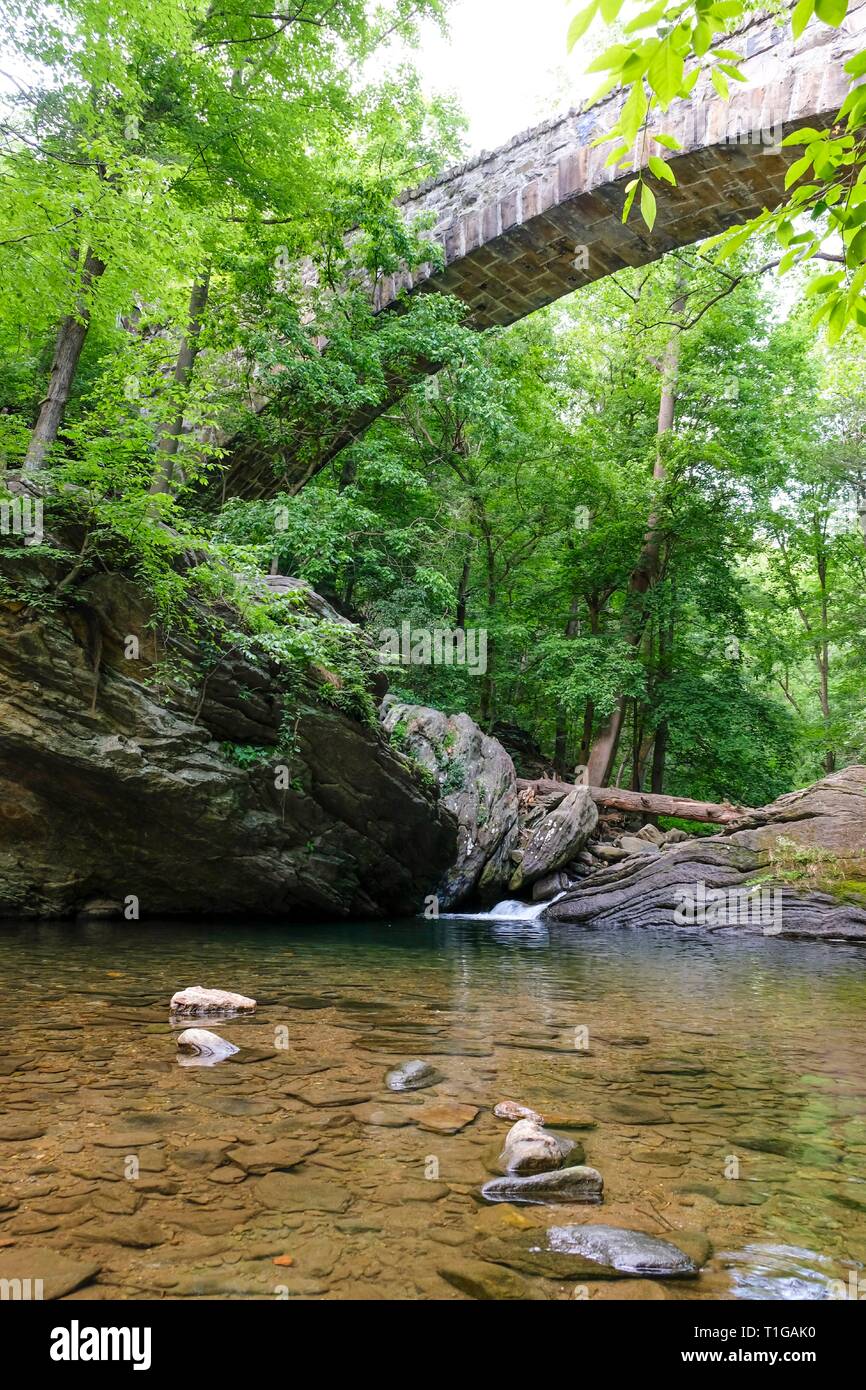Piscine Piscine Devils Hole et Cresheim dans la vallée du ruisseau Wissahickon Creek Park, au nord-ouest de Philadelphie, Pennsylvanie. Banque D'Images