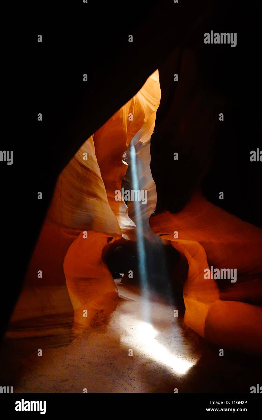 Antelope Canyon est un slot canyon dans le sud-ouest américain. C'est sur Navajo Land à l'est de Page, Arizona. Banque D'Images