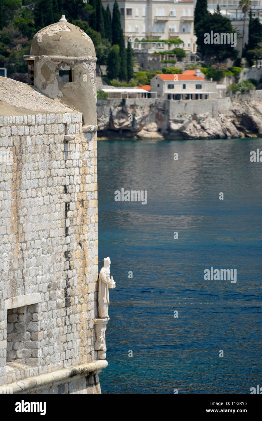 Statue de Saint Blaise sur les murs de la ville de Dubrovnik Banque D'Images