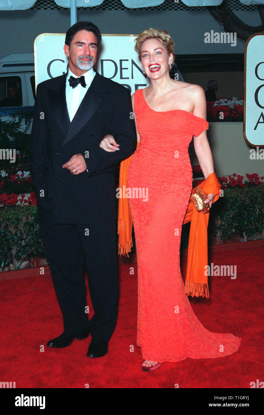 LOS ANGELES, CA - 24 janvier 1999 : l'actrice Sharon Stone & mari PHIL