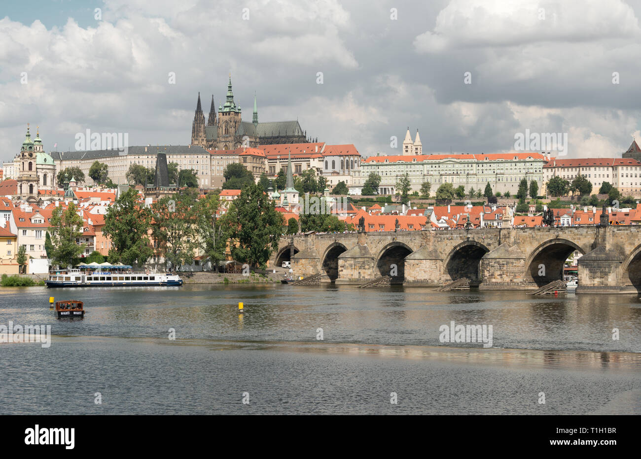 Prague : le château de Prague, Mala Strana, la cathédrale Saint-Guy, le Pont Charles, la Vltava Banque D'Images