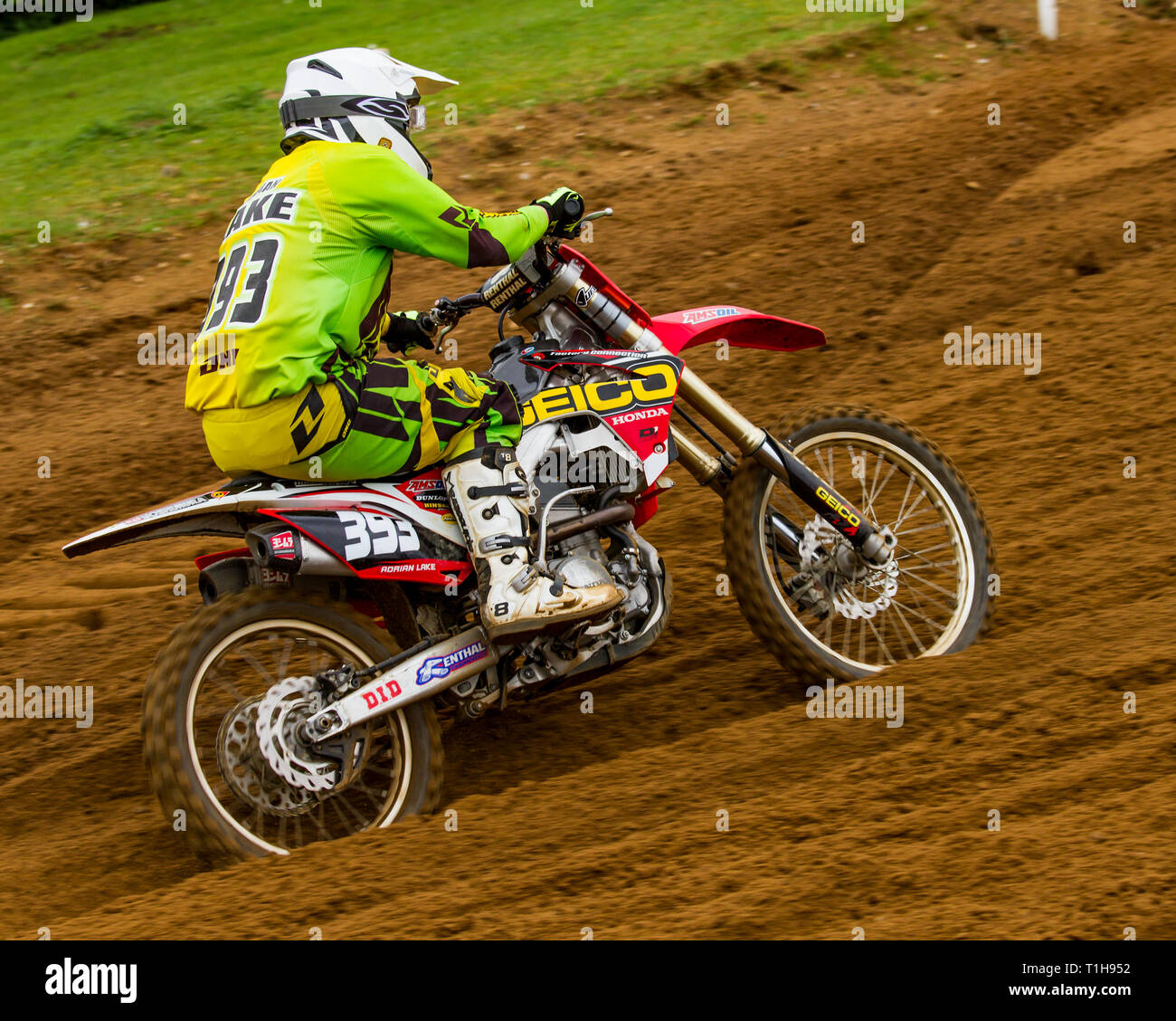 British Motocross Championship Racing à Cadders Hill, Lyng, dans le Norfolk. Honda rider de négociation avec soin les ornières et les creux sculpté dans le circuit Banque D'Images