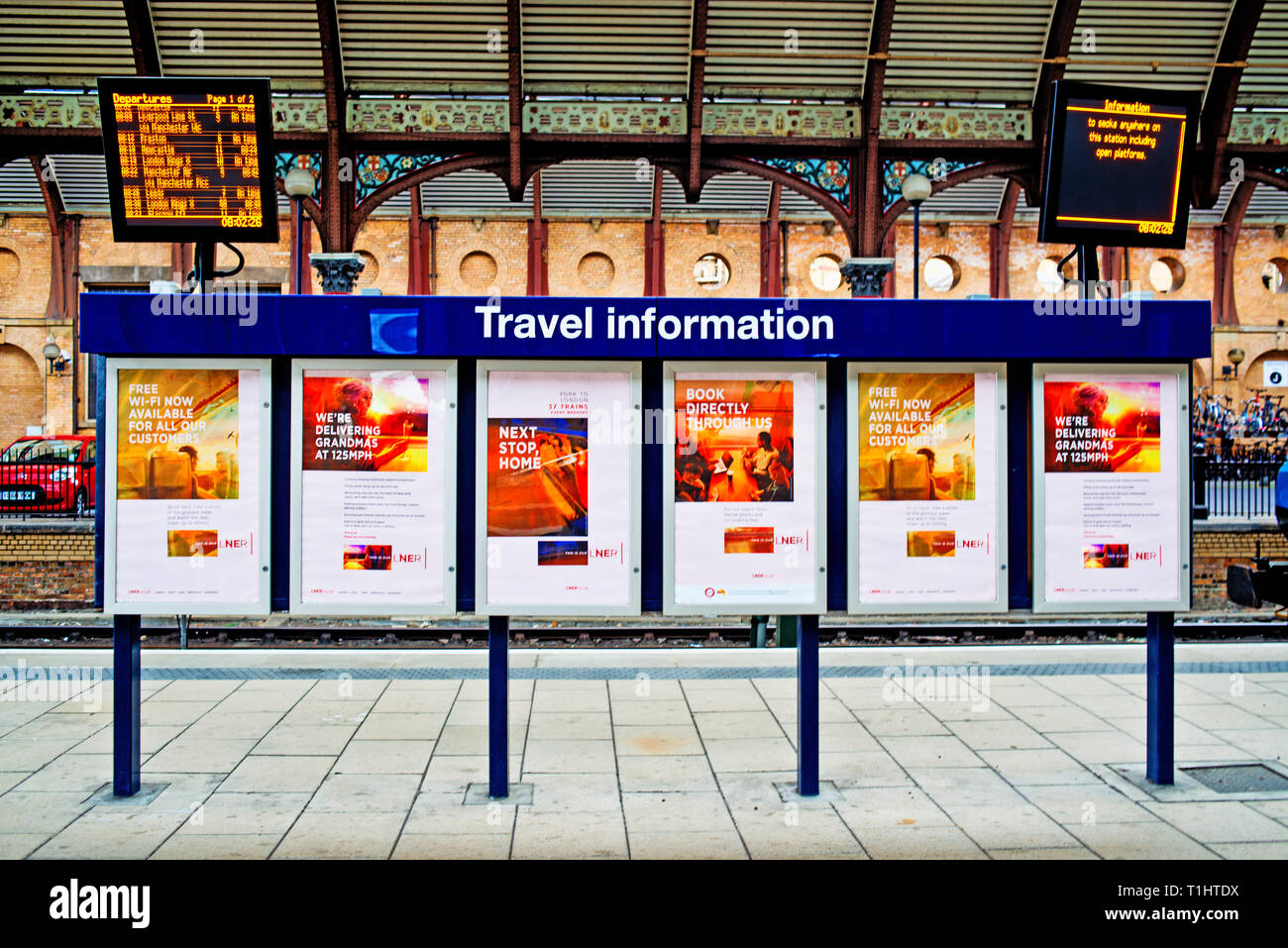 Information sur les transports, la gare de York, York, Angleterre Banque D'Images