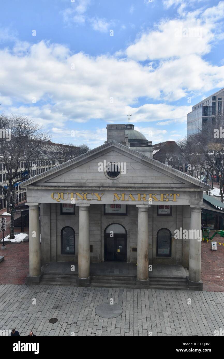 Quincy Market comme vu du Faneuil Hall, le centre-ville de Boston, Massachusetts, New England, United States of America Banque D'Images