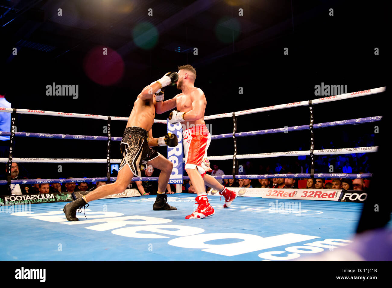 Leicester uk 23 mars 2019 l'arène européenne WBO Leicester Morningside International Super Lightweight Championship Sam Maxwell vs Sabri Sediri Banque D'Images