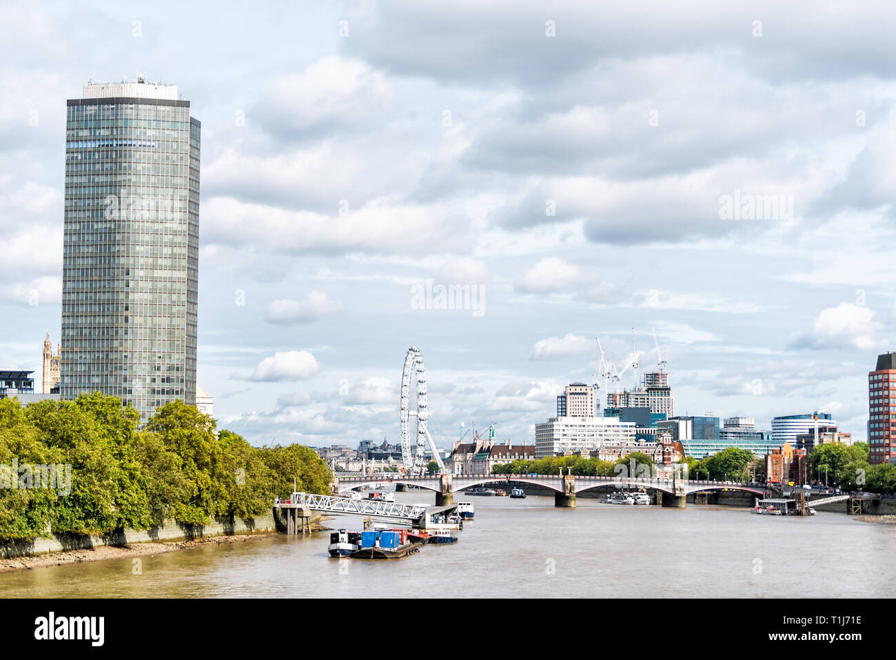 Londres, Royaume-Uni - 14 septembre 2018 : Cityscape of Westminster tamise skyline de Lambeth bridge de jour architecture Banque D'Images