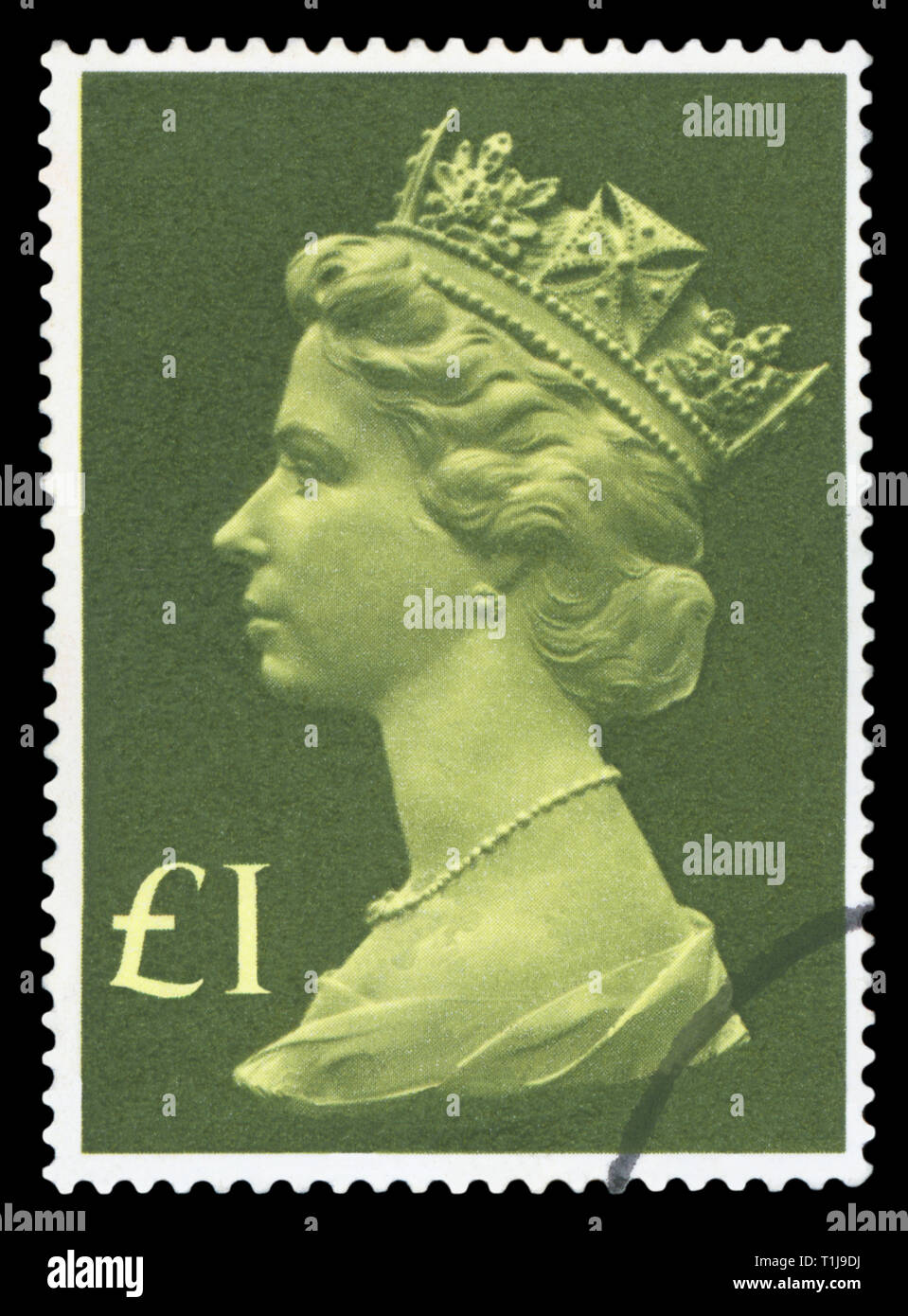 Royaume-uni - circa 1977 : timbre imprimé au Royaume-Uni montre la reine Elizabeth II, vers 1977. Banque D'Images