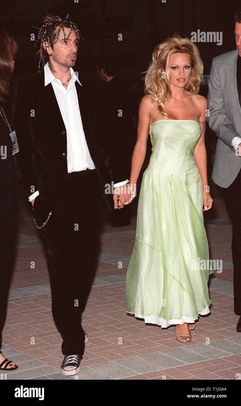 LOS ANGELES, CA - 18 septembre 1999 : l'actrice Pamela Anderson LEE & ex-mari TOMMY LEE à PETA's Party du siècle, à Los Angeles. © Paul Smith / Featureflash Banque D'Images