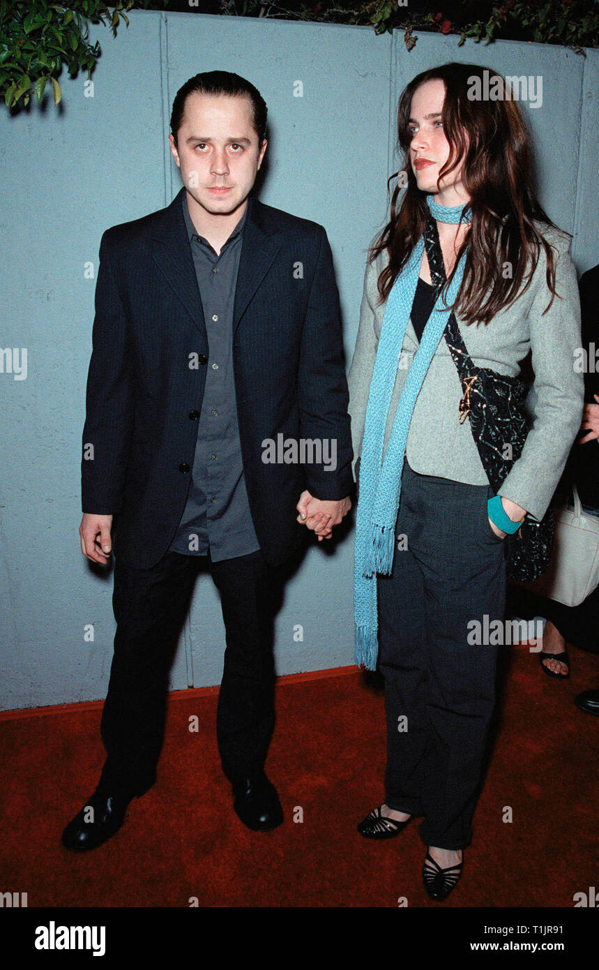 LOS ANGELES, CA. 09 novembre 1999 : l'Acteur Giovanni Ribisi et épouse du Los Angeles premiere de 'Dogma' qui stars Ben Affleck, Matt Damon, Salma Hayek, Kevin Smith et Alanis Morissette. © Paul Smith / Featureflash Banque D'Images