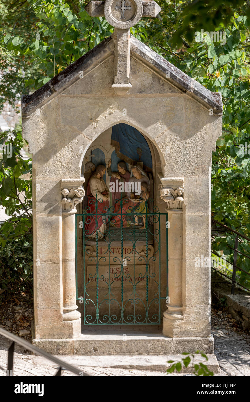 Rocamadour, France - 3 septembre 2018 : Statinon 1 Pilate condamne Jésus à mourir. Les stations du chemin de la Crucifixion au sanctuaire de Rocamadour. Franc Banque D'Images