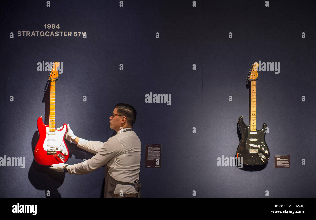 Christies, King Street, London, UK. 27 mars, 2019. Christie's dévoilent la prévisualisation de la collection personnelle de guitare rock'n'roll legend David Gilmour, guitariste, chanteur et auteur-compositeur de Pink Floyd. Le premier arrêt pour la pré-vente exposition, les 120 + points saillants de guitare sont vendus, avec le produit tiré de bénéficier de la charité. Image : Stratocaster 57V, 1984. $ Estimation 15,000-25,000. Credit : Malcolm Park/Alamy Live News. Banque D'Images