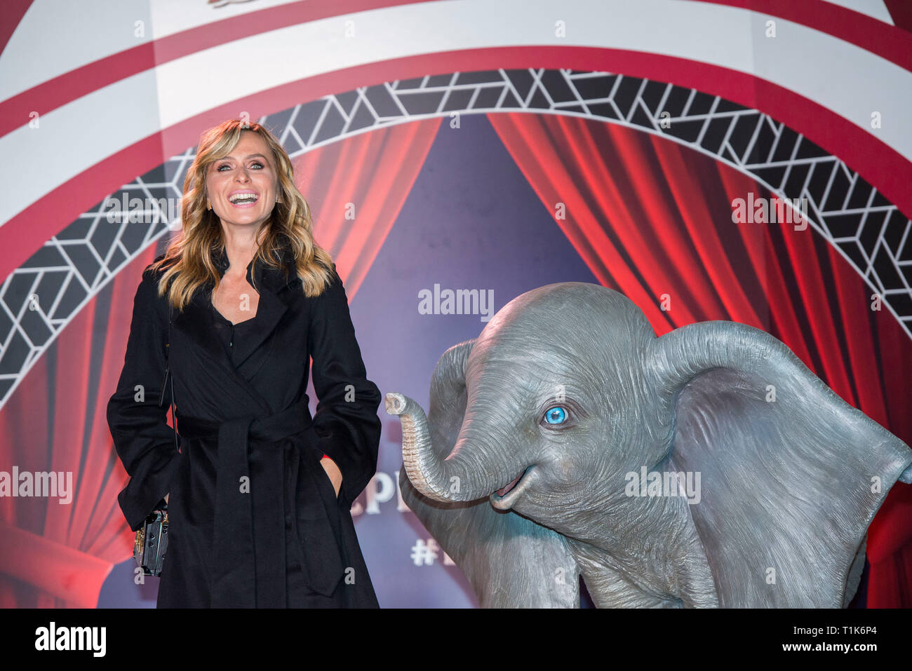 Rome, Italie. 26Th Mar 2019. Le actresss et la chanteuse Serena Autieri participant à la photocall durant la Première Dumbo à Rome Crédit : Silvia Gerbino/Alamy Live News Banque D'Images