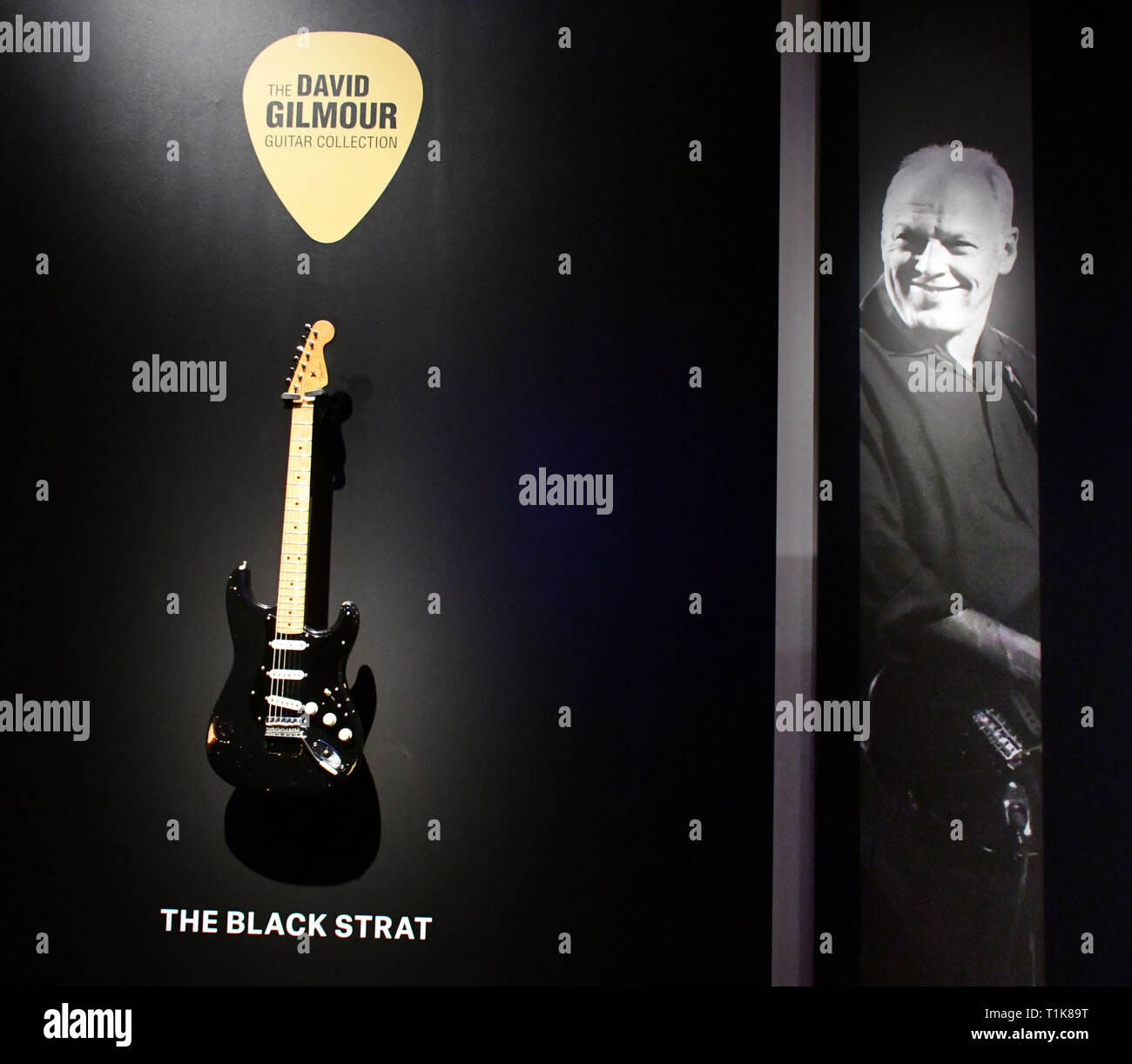 Londres, Royaume-Uni. Mar 27, 2019. La Black Strat, 1969, et 150 000 $ estimation chez Christie's aperçu de la collection de guitare personnels de Pink Floyd David Gilmour, légende de l'avant d'une pré-vente de l'exposition itinérante 120 guitares sur la vente. Credit : Nils Jorgensen/Alamy Live News Banque D'Images