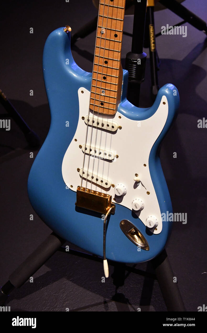 Londres, Royaume-Uni. Mar 27, 2019. Fender Stratocaster 1957 Bleu, finition  couleur personnalisée à Lake Placid Blue, estimer $60,000-90,000 chez  Christie's aperçu de la collection de guitare personnels de Pink Floyd  David Gilmour,