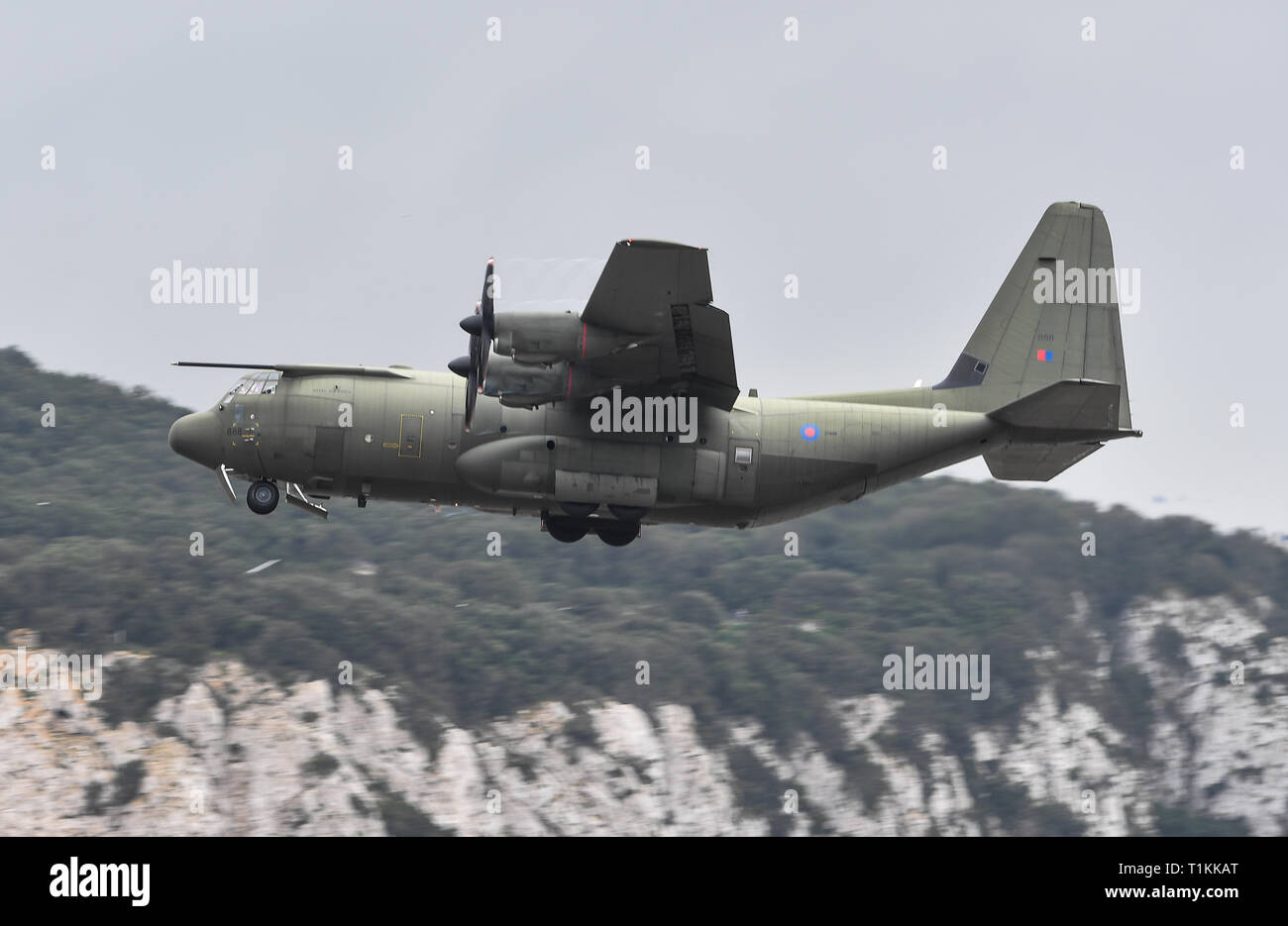 Un Hercules C-130 de la RAF à l'aéroport de Gibraltar, Gibraltar. Banque D'Images