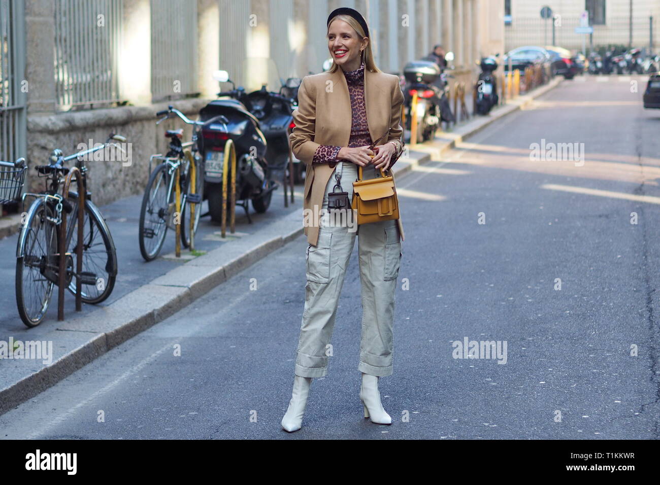 MILAN, Italie : 22 février 2019:Leonie Hanne street style outfit avant BLUMARINE the fashion show Milan Fashion week Automne/Hiver 20 Banque D'Images