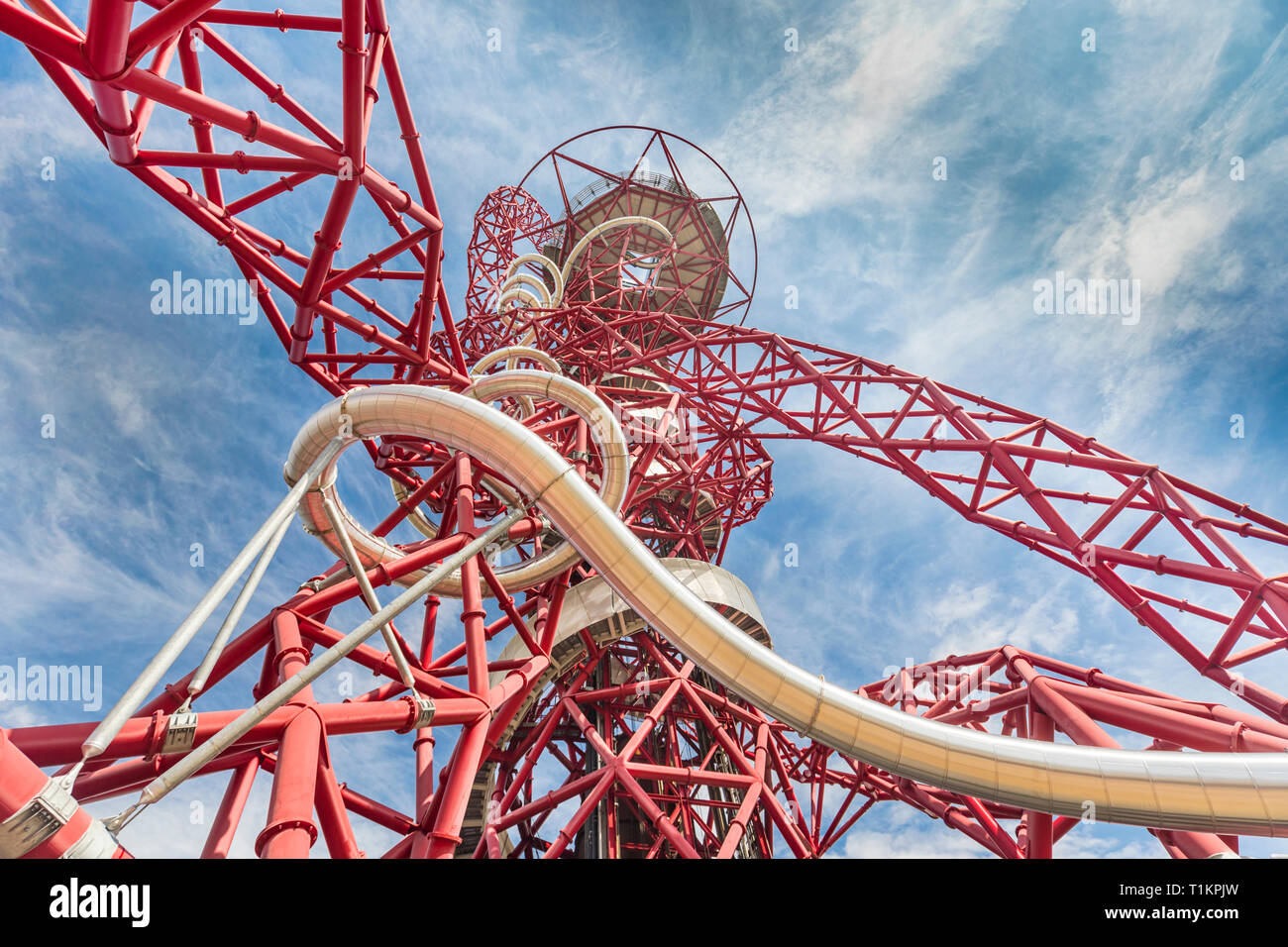 Arcelormittal orbit tour et faites glisser dans le parc Queen Elizabeth Olympic Park. Banque D'Images