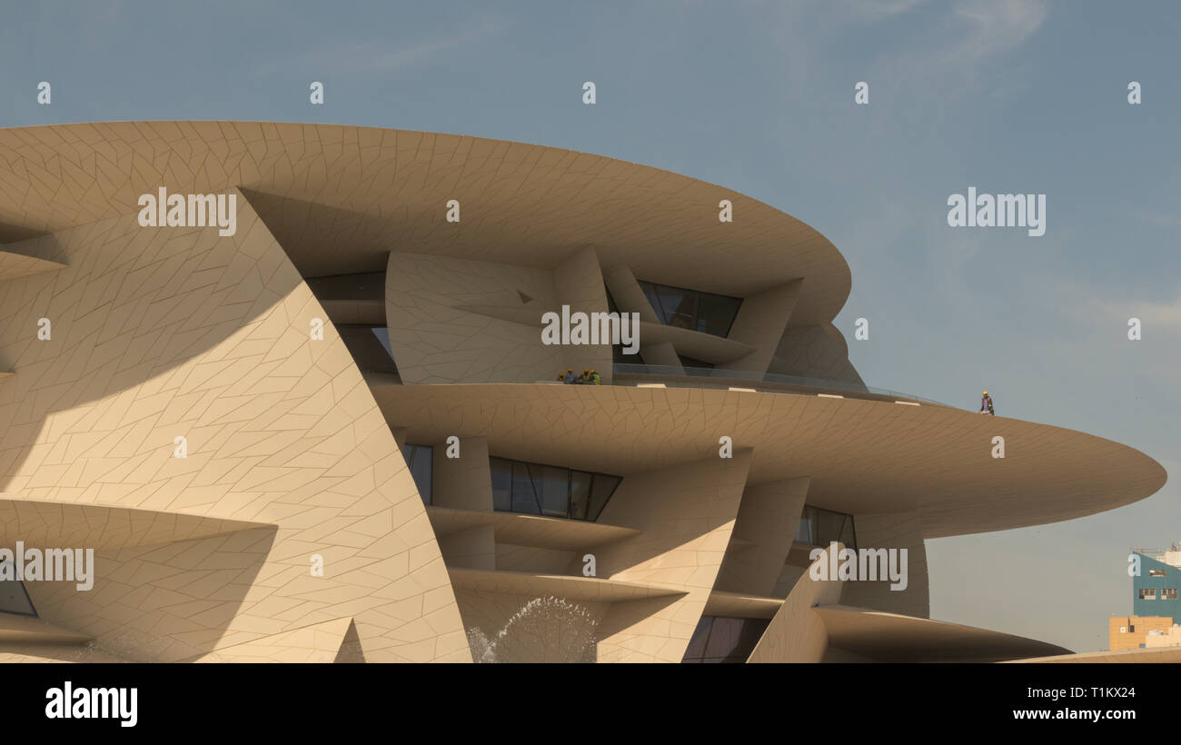 Les travaux de construction du Musée national du Qatar, à Doha, au Qatar, juste avant son ouverture en Mars 2019 Banque D'Images