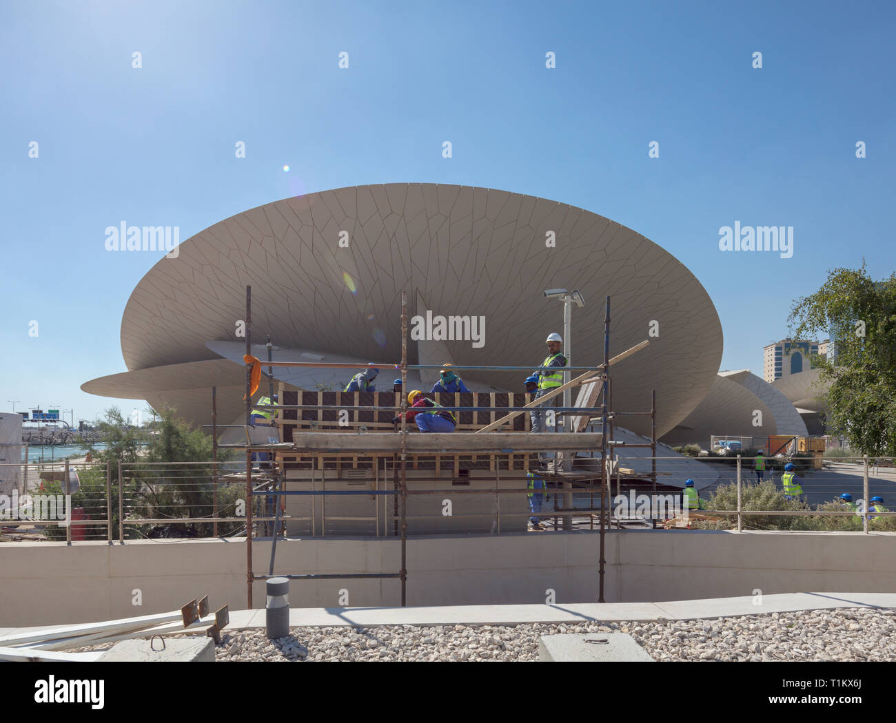 Les travaux de construction du Musée national du Qatar, à Doha, au Qatar, juste avant son ouverture en Mars 2019 Banque D'Images