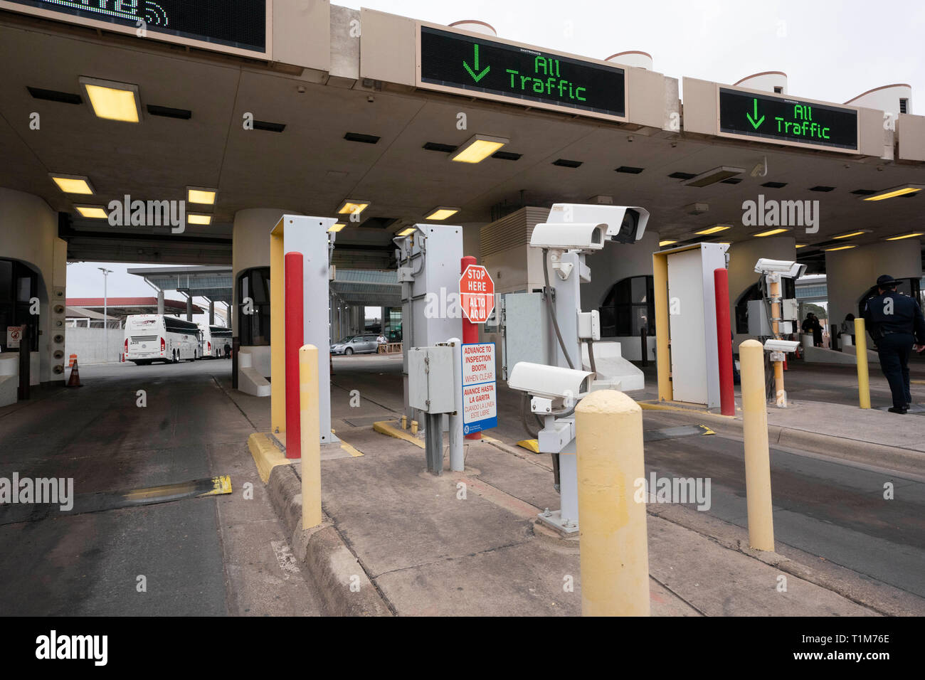 Port des douanes et de la patrouille frontalière des États-Unis (CBP) de la gare d'entrée du pont international Juarez Lincoln n° 2 entre les États-Unis et le Mexique. Banque D'Images