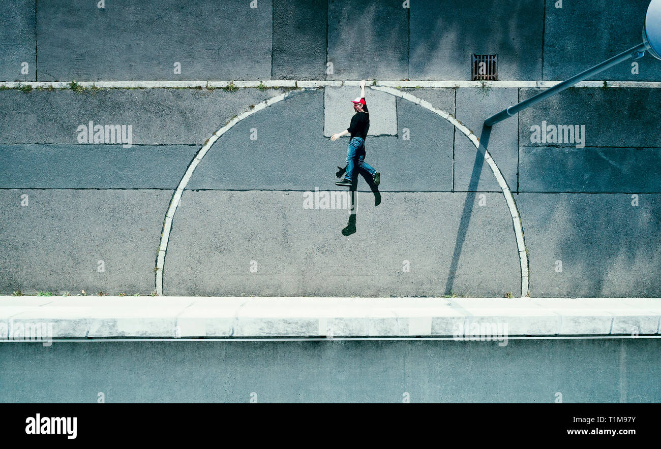 Vue de dessus man de trottoir urbain Banque D'Images