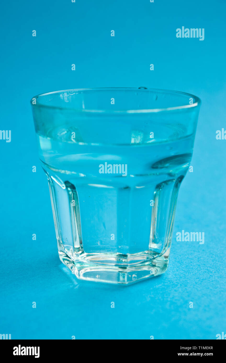 verre d'eau propre - concept de journée mondiale de l'eau Banque D'Images