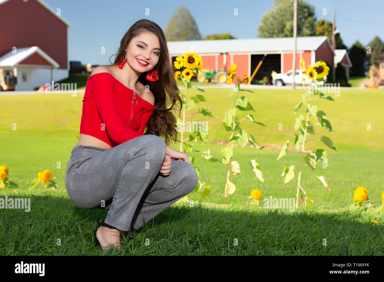 Une belle femme caucasain senior high school Girl in red top, sweater Banque D'Images